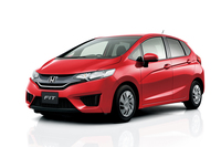 「ホンダ・フィット13G・Fパッケージ」（FF/CVT）。ボディーカラーはミラノレッド。