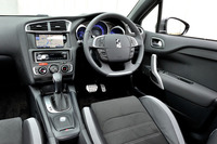 
	 

	試乗車は上級グレードの「DS LEDビジョンパッケージ」。アルミペダルやスマートキーシステムなどが標準装備となる。
	