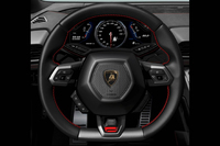 ステアリングのスポーク部には、「アヴェンタドール」より多くのスイッチ類が集まる。ウインカーやワイパーのスイッチまで配置されているようだ。