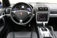 「カイエンターボ」の内装