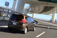 2代目となる新型「フリード」は2016年9月に登場。利便性や燃費性能の改善、ハイブリッド4WD車の設定。運転支援システムの強化などがトピックとなっている。