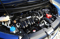 ハイブリッド車のパワーユニットは、従来モデルではエンジンとCVTの間にモーターを挟む「IMA」と呼ばれるシステムだったのに対し、新型ではデュアルクラッチ式ATにモーターを組み合わせた「スポーツハイブリッドi-DCD」となった。