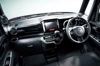 「N BOXカスタム SSパッケージ」のインテリア。