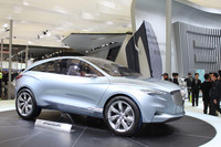 こちらは、ビュイックブランドのSUVコンセプト「エンヴィジョン」。