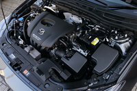 1.5リッター直4エンジン。111psと14.7kgmを発生する。