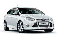 「フォード・フォーカス」
    