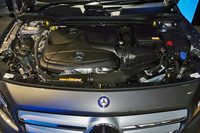 「GLA250 4MATIC」の2リッター直4直噴ターボエンジン。
    