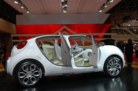 「シトロエンC-Cactus」：ディーゼルハイブリッド搭載のコンセプトカー【コレはゼッタイ！】の画像