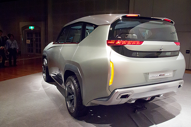 次期「パジェロ」!? 大型SUVコンセプトが登場【東京モーターショー2013