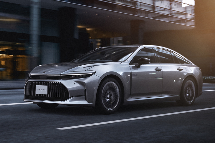 第3弾として発売された「クラウン セダン」。他の3モデルがFFベースの4WDなのに対し、これだけがFRをとなっている。