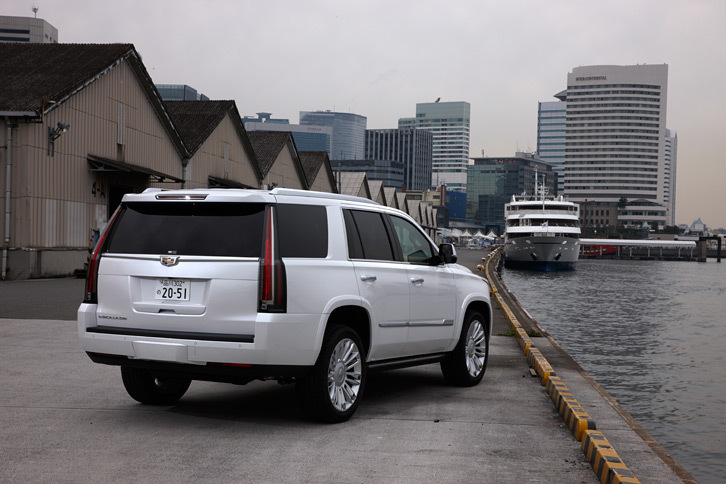 ボディーカラーにはテスト車の「クリスタルホワイトトゥリコート」を含む全5色が設定されている。