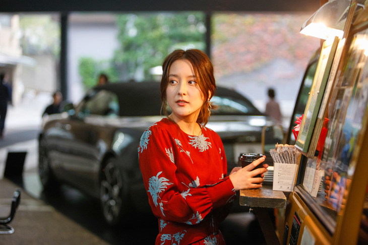 伝統的なサルーンに加えて、オープンカーや2ドアクーペ、スポーティーな「ブラックバッジ」、ブランド初のSUV「カリナン」と、さまざまなキャラクターのモデルをラインナップしている今日のロールス・ロイス。これからも、どんどんと新しい姿を私たちに見せてくれるのでしょう。