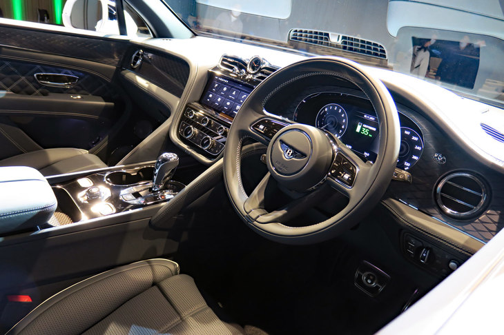 ベントレー・ベンテイガ ハイブリッド（インストゥルメントパネルまわり）