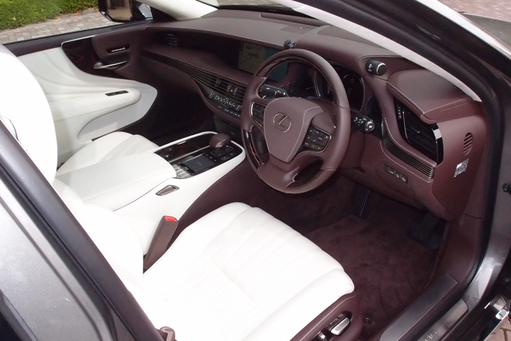 LS500h“バージョンL”（インテリア）