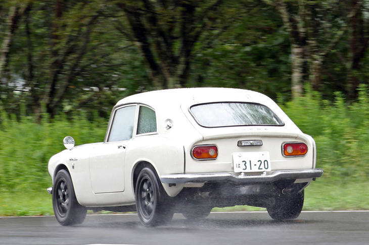 1969年「ホンダS800クーペ」。前身となる「S600クーペ」ともども、日本初となるテールゲートを備えたクーペだった。