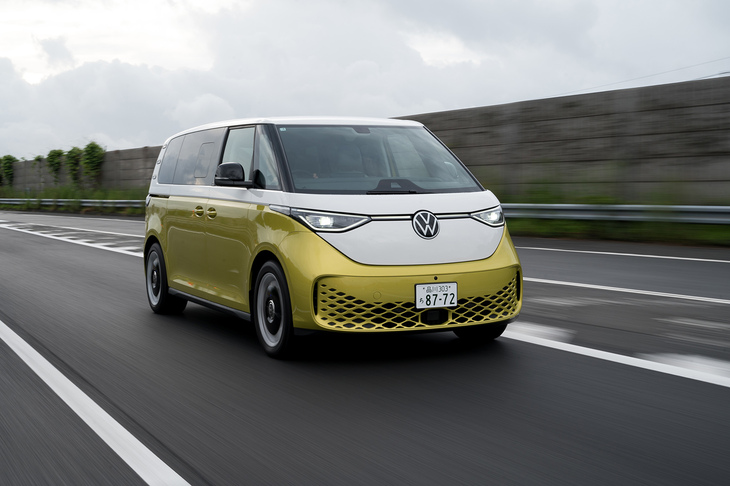 容量91kWhの駆動用バッテリーを搭載する「ロングホイールベース」の一充電走行距離は554km（WLTCモード）。リアに搭載されたモーターは最高出力286PS、最大トルク560N・mを発生する。