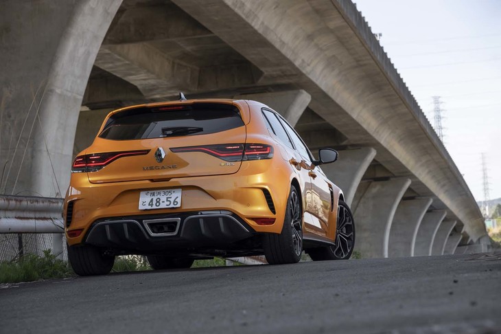 マイナーチェンジが施された、ルノーの高性能モデル「メガーヌR.S.」。国内では2021年3月に発売された。