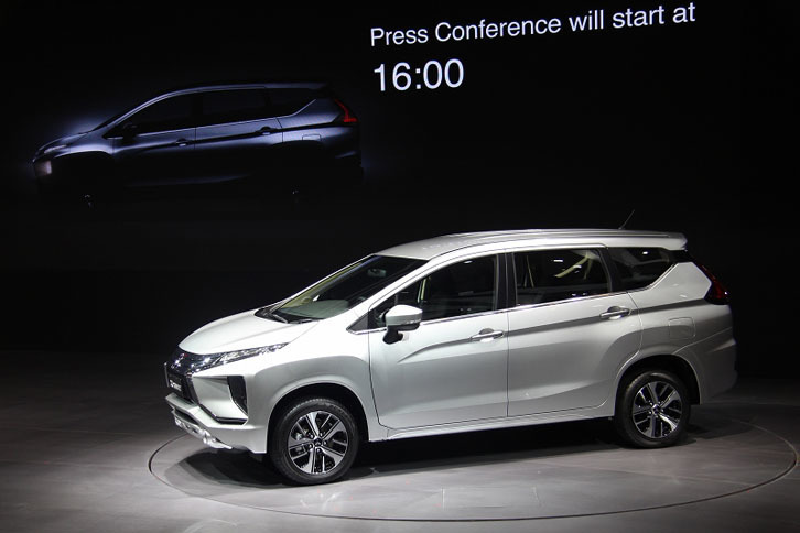 インドネシアは、日本車のシェアが97.5％（2015年販売データ）という“日本車ラブ”な国。この比率は、なんと日本を超えているのですよ。そんな現地で世界初公開されたのが「三菱エクスパンダー」。インドネシアの自動車マーケットで高い比率を占める小型MPVセグメントのニューカマーです。ヘッドライトがバンパーに内蔵されているデザインが斬新ですね。