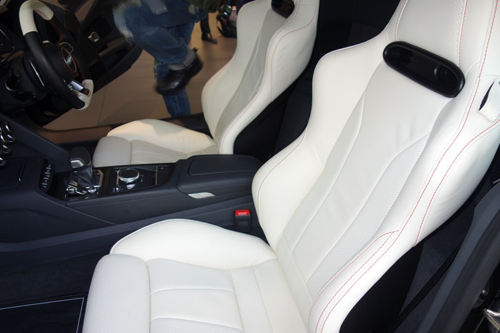 インテリアはベースモデルからほとんど変更されていない。