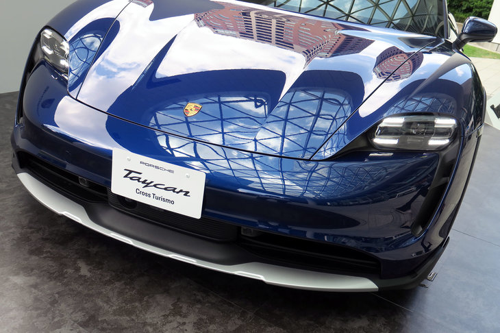 ポルシェ・タイカン4クロスツーリスモ（フロントマスク）