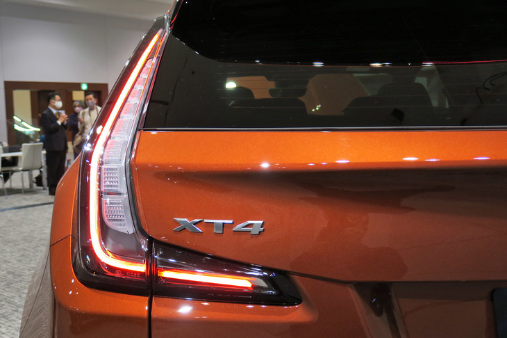 キャデラックXT4スポーツ（リアコンビランプ）