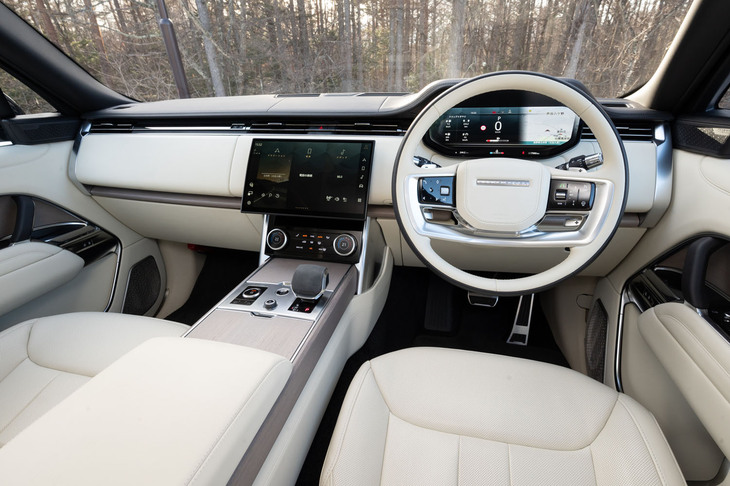 今回の試乗車はデビュー初年度のみ生産される「ファーストエディション」。23インチホイール（試乗車はスタッドレスタイヤを履くために、22インチに変更されていた）に、後席用エンターテインメントシステム、クーラーボックスなどが標準装備となる豪華仕様だ。