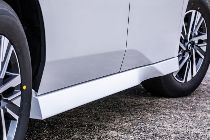 セレナe-POWERハイウェイスターVプロトタイプ（サイドスカート）