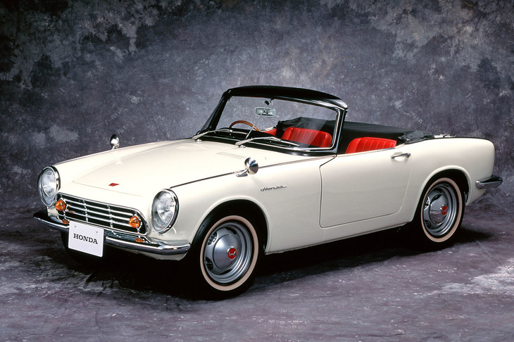 2シーターオープン「ホンダS500」は、「T360」から2カ月ほど遅れてのデビューとなった。