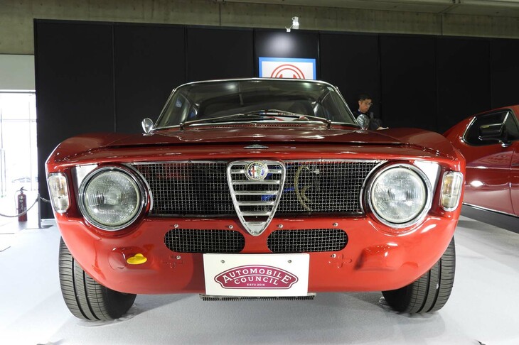 主催者テーマ展示 Giorgetto Giugiaro展「世界を変えたマエストロ」より、「アルファ・ロメオ・ジュリア スプリントGT」のフロントマスク。