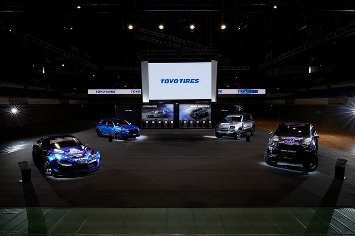 トーヨータイヤが東京オートサロンへの出展を予定していた4台の車両。「ランドローバー・ディフェンダー」や「三菱エクリプス クロスPHEV」といった最新モデルの姿も。