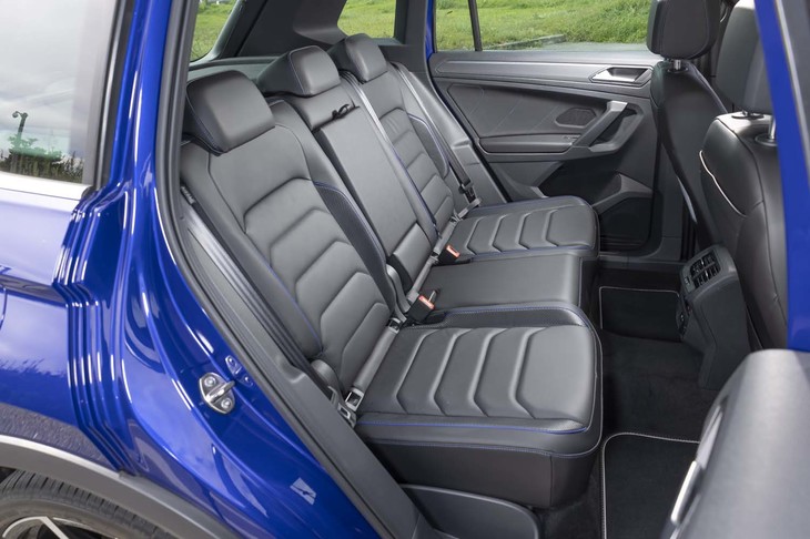 2675mmのホイールベースは新型「ゴルフヴァリアント」よりも5mm長い。ご覧の通り、後席の足元は広々としている。