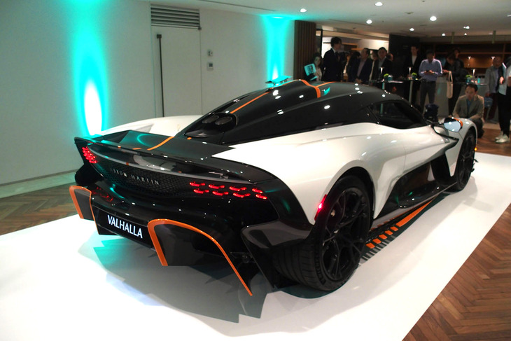 アストンマーティン・ヴァルハラ（リアビュー）