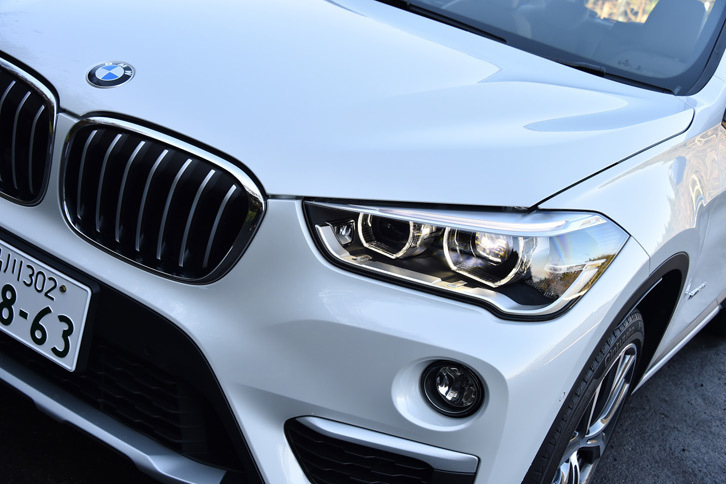 ヘッドランプはLED式。フロントバンパーにはフォグランプが標準装備される。