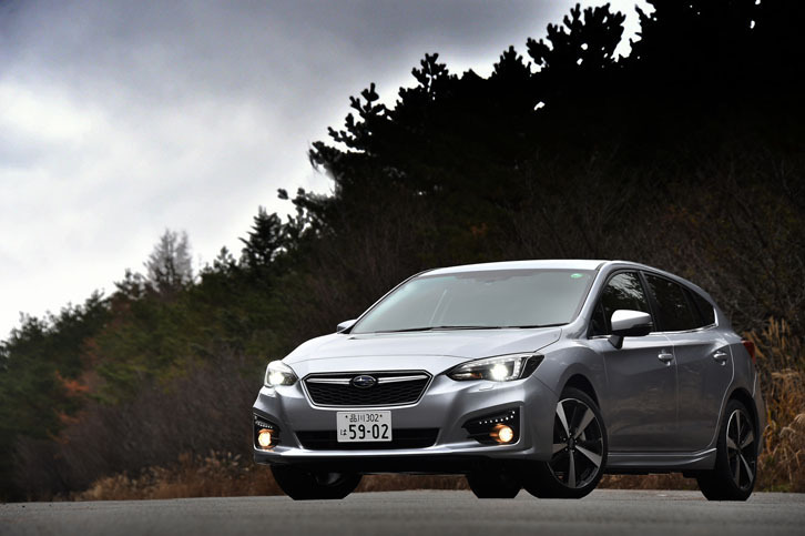 国産車で初めて「歩行者保護エアバッグ」が搭載された、新型「インプレッサ」。乗員を保護するエアバッグも7つ、全車に標準装備される。