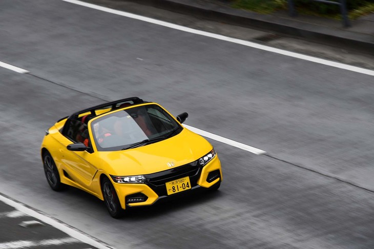 4輪の接地性を向上すべく、専用開発のエアロパーツをまとう「S660モデューロX」。小さなボディーでも強い存在感を放つ。