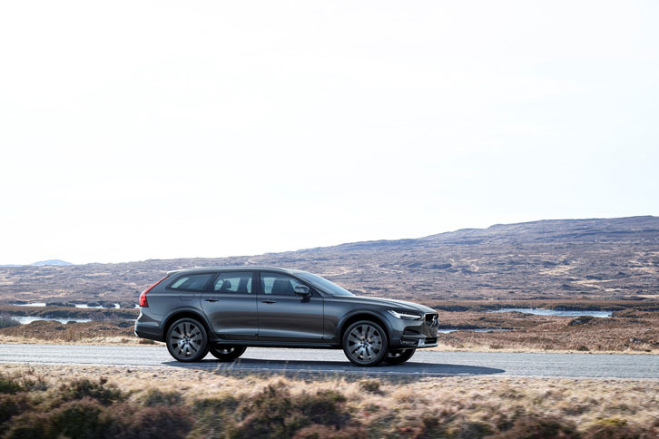 ボルボV90クロスカントリー