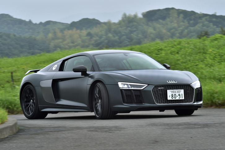 試乗車のボディーカラーは「カモフラージュグリーン マットエフェクト」。76万円のオプション。