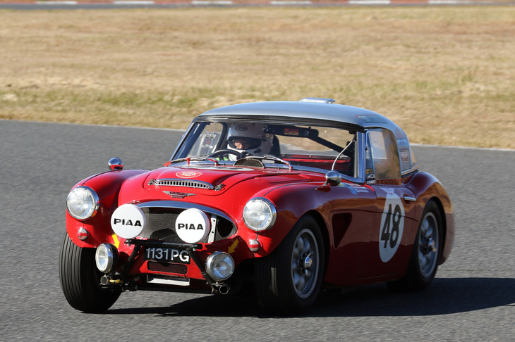 4位に入った1963年「オースチン・ヒーレー3000 Mk2」。これまた「セブリング40mトロフィー」でも4位となっており、ドライバーのひとりはこのレースを“緑のエラン”で制した関口氏だった。