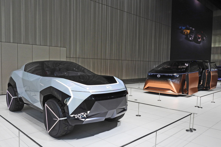 会場に展示された、他の日産のコンセプトモデル。谷まりあさんは写真左の「ハイパーパンク」、伊藤かずえさんは同右の「ハイパーツアラー」、千原ジュニアさんは、ステージ上に展示されていた「ハイパーフォース」がお気に入りとのことだった。