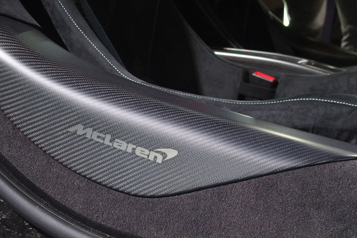 マクラーレン765LT（サイドシル）