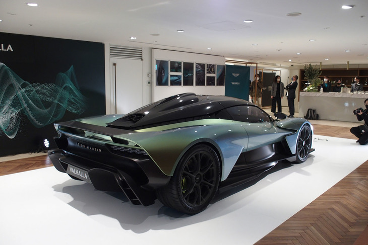 アストンマーティン・ヴァルハラ（リアビュー）