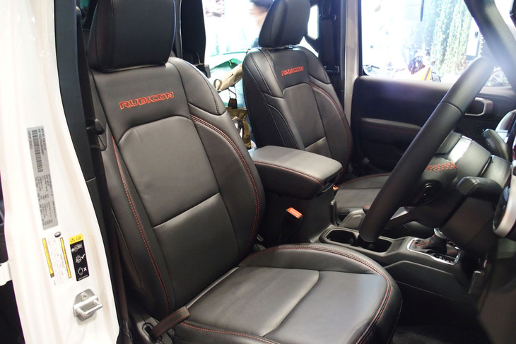 ジープ・グラディエーター（フロントシート）