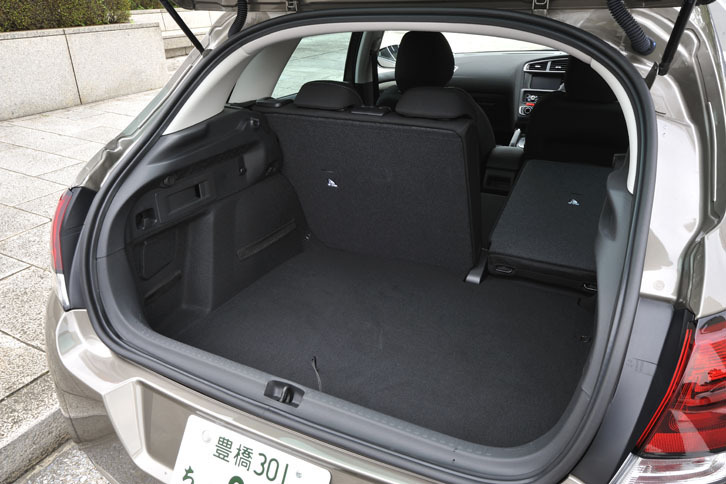 ラゲッジルーム容量は380～1155リッター（VDA方式）。