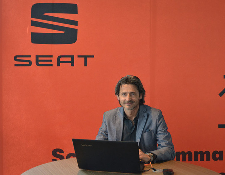 セアト担当の販売スタッフ、シモーネ・マルツォーリさんは、インド車のセールスから転身してきた。