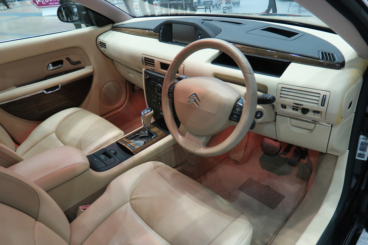 シトロエンC6エクスクルーシブラウンジパッケージ（2007年）／アウトニーズ