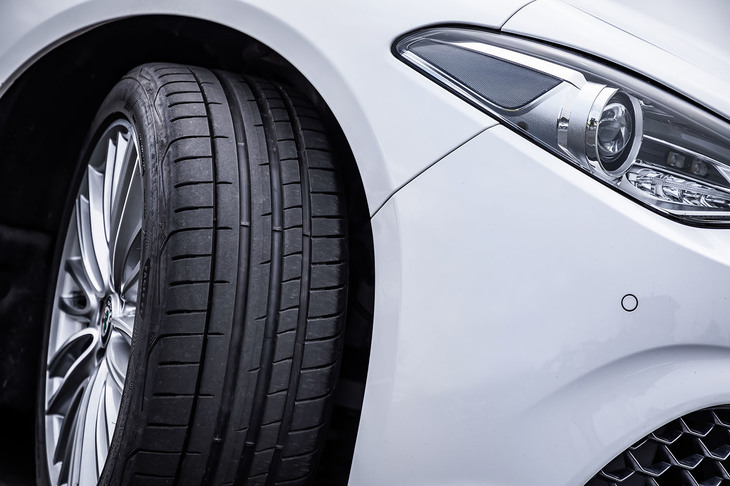 創立以来120年を超える歴史を有すグッドイヤーの、新たなフラッグシップスポーツタイヤ「イーグルF1スーパースポーツ」。2022年3月に日本でも販売が開始された。