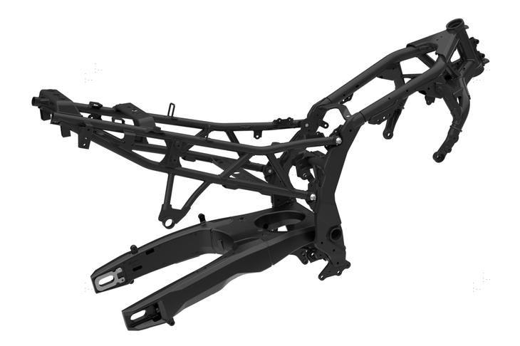 フレームには設計の柔軟性を考慮してコンベンショナルなスチールパイプを採用。アルミ製とは異なり、路面からの入力を適度にいなす特性も特徴である。