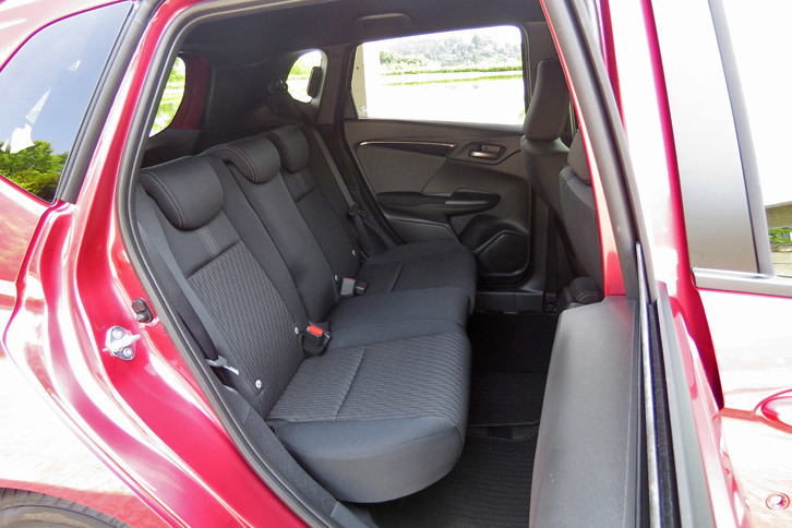 ホンダ・フィット ハイブリッドS Honda SENSING（リアシート）