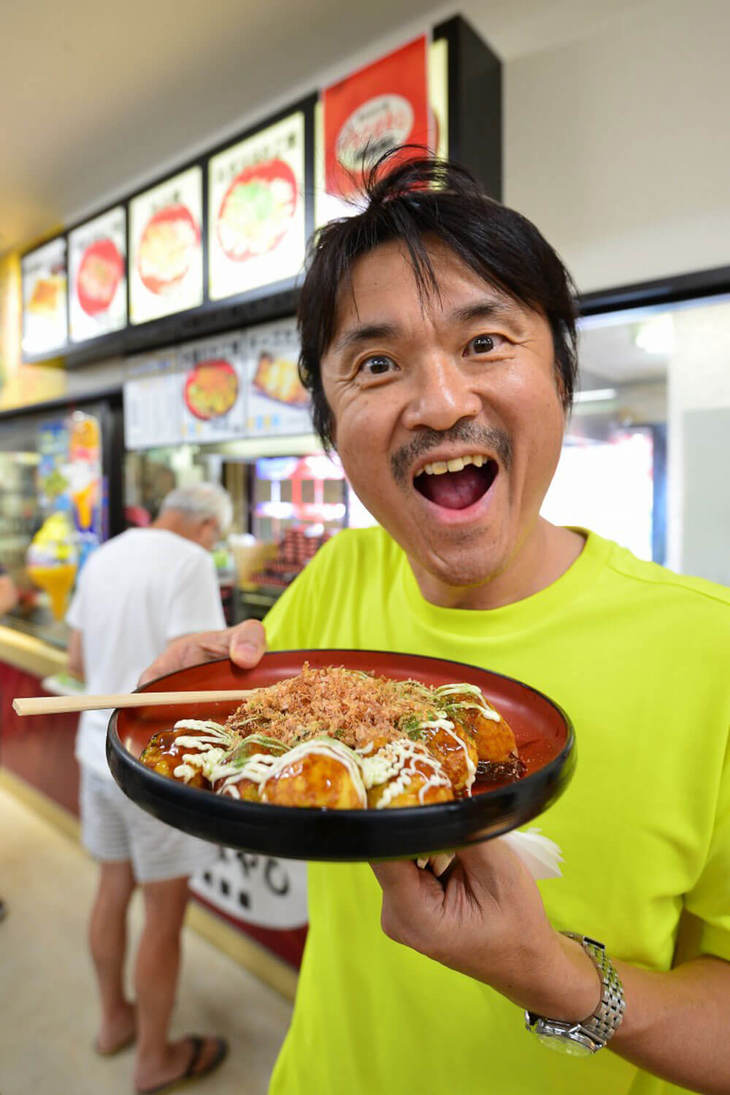 高速道路の専門家だからといって、SAPAの食べ物に詳しいわけではない。（写真＝池之平昌信）