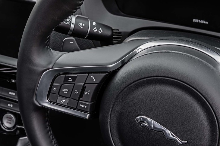 ステアリングやスイッチ類などに、使用感はほとんど見受けられなかった。